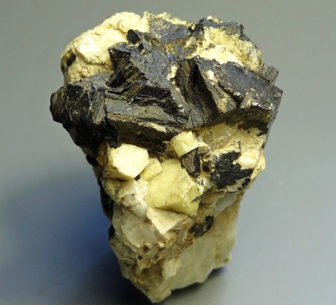 минерал пегматита