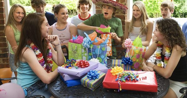 Что подарить мальчику на 12 лет в день рождения 