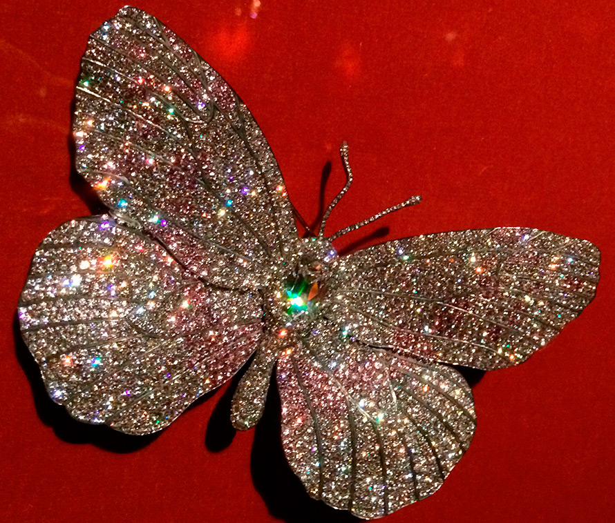 Бабочка с бриллиантами
