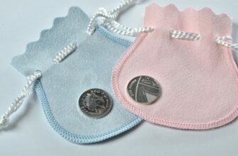 Серебряные монеты номиналом 1 пенни, которые будут подарены всем детям, родившимся в один день с принцессой Шарлоттой