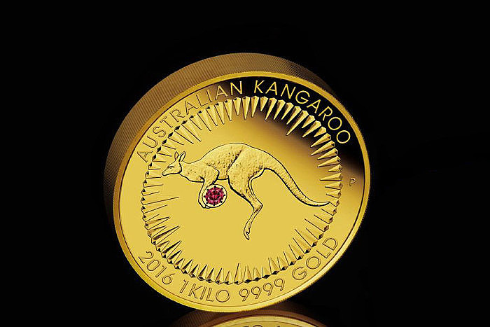 Золотая монета Kimberley Treasure с красным бриллиантом