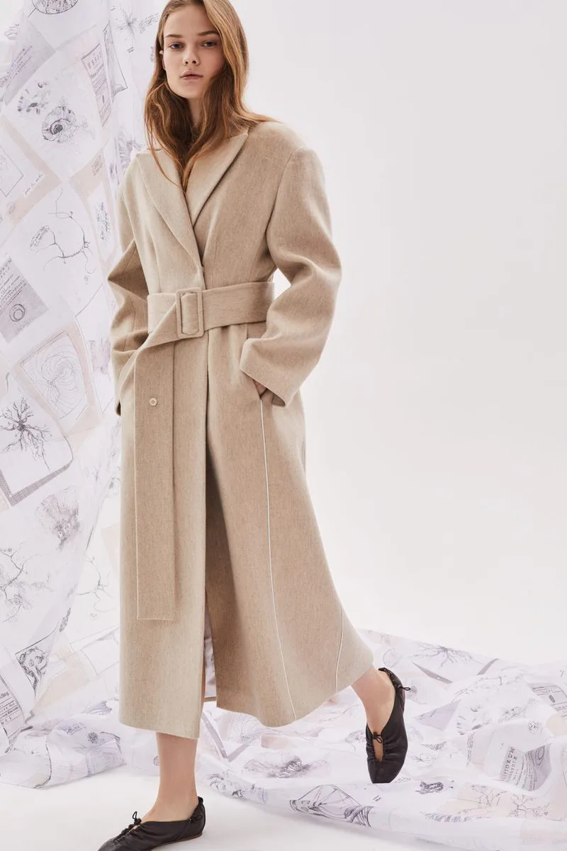 Модное длинное пальто с поясом осень-зима из коллекции Ruban
