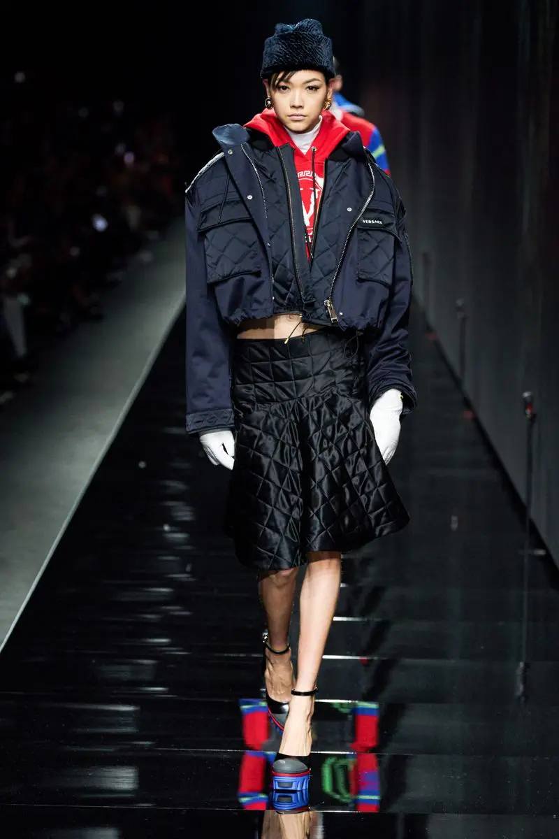 Модная стеганая юбка осень-зима из коллекции Versace