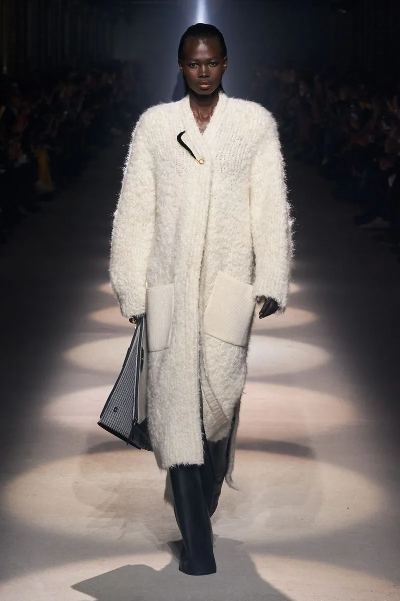 Модный длинный кардиган из коллекции осень-зима Givenchy