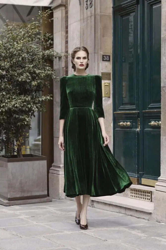 Как носить зеленые платья: модные и необычные образы 11