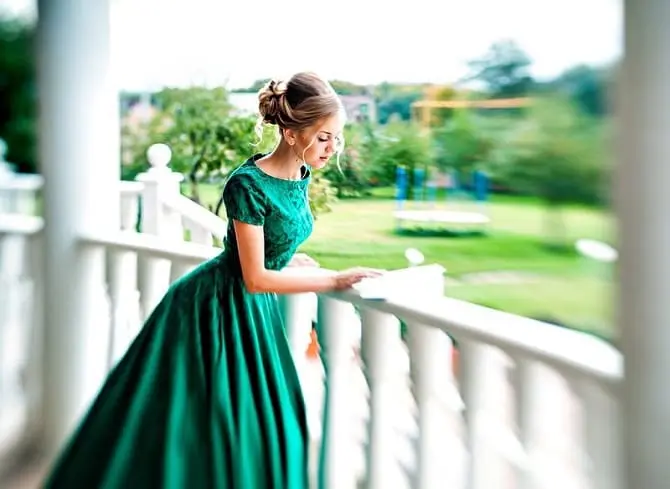 Как носить зеленые платья: модные и необычные образы 17