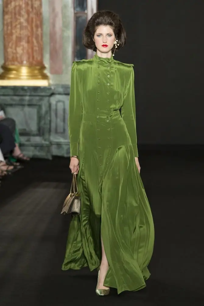 Как носить зеленые платья: модные и необычные образы 18
