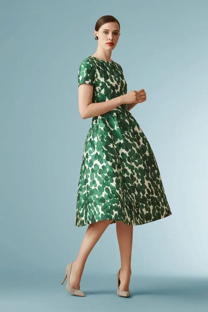 Как носить зеленые платья: модные и необычные образы 20