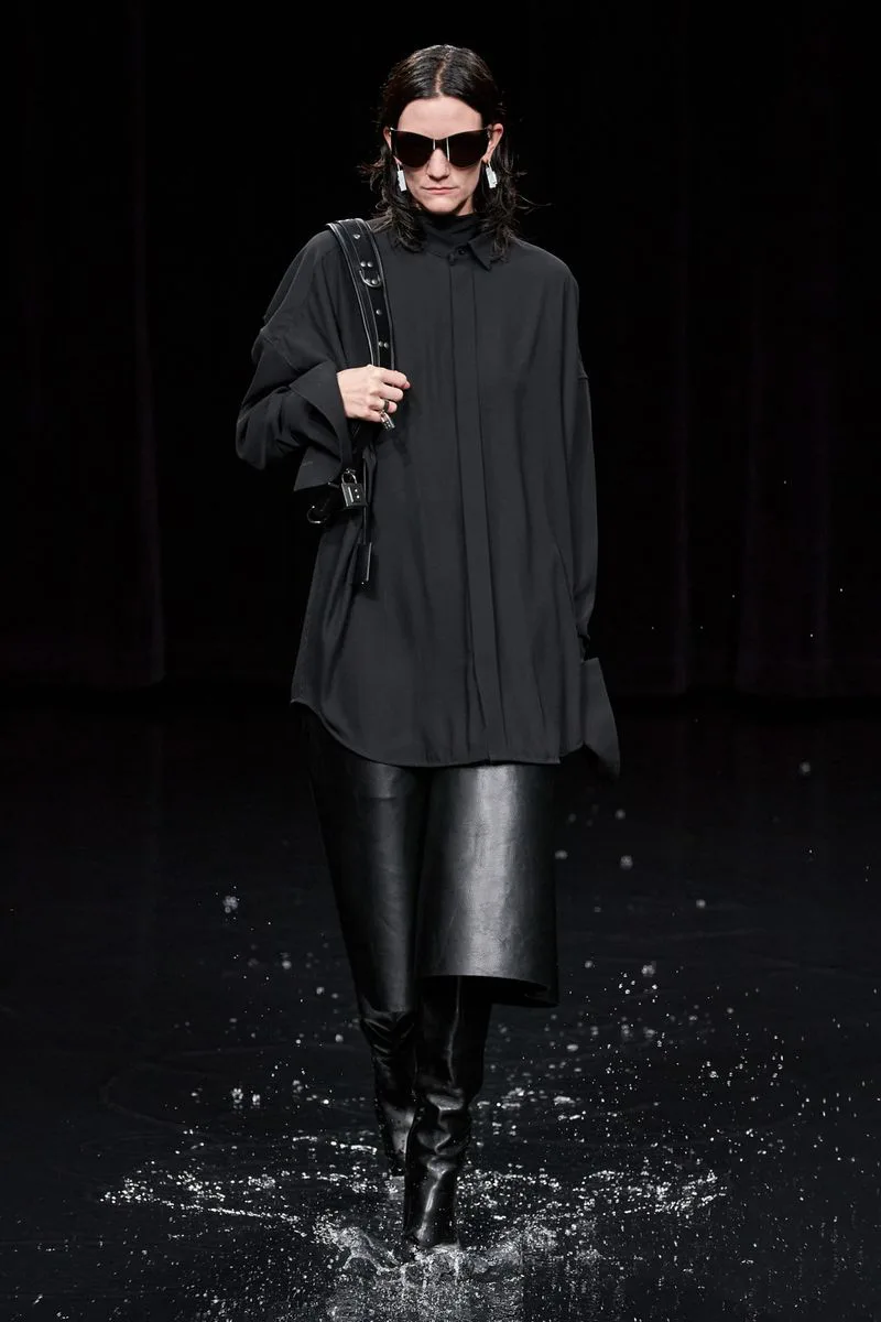 Модная длинная рубашка из коллекции осень-зима Balenciaga