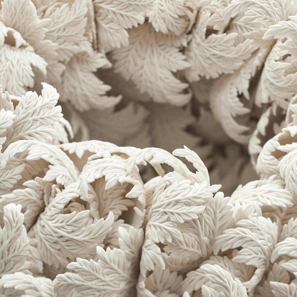 Белая пена листьев и трав - фарфоровые сосуды художницы Хитоми Хосоно