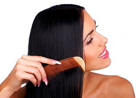 Расчёсывание волос с маслом