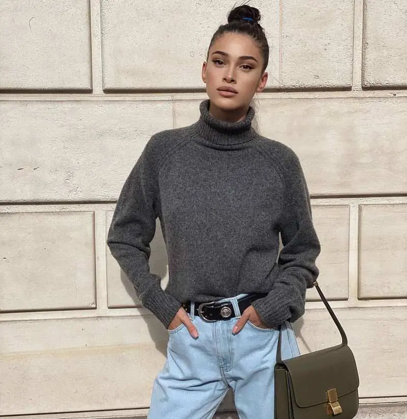 Мода на женские свитеры: свежая подборка новых моделей и фасонов