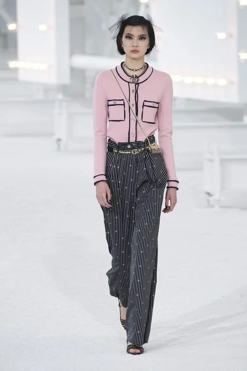Модные брюки широкого кроя весна-лето из коллекции Chanel