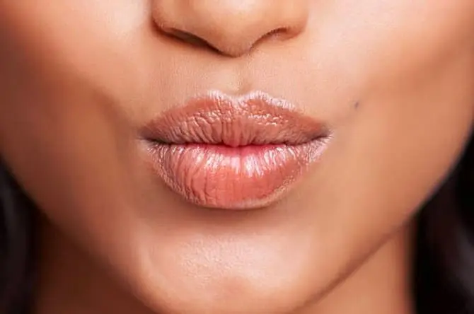 Увеличиваем губы с помощью макияжа: простые приемы 1