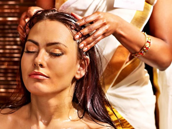 аюрведический массаж головы с маслом кунжута
