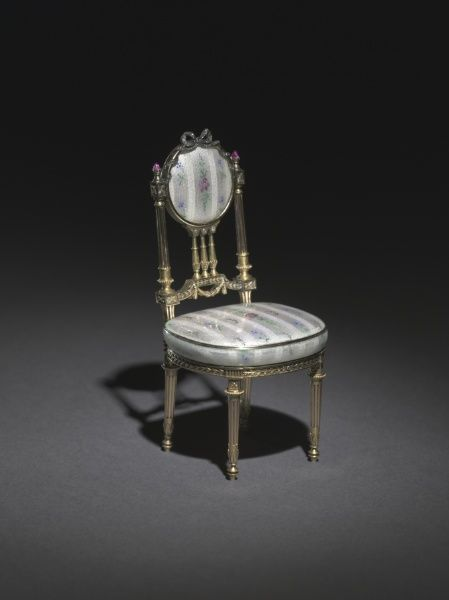Многие коллекционеры очарованы миниатюрными предметами! И это увлечение было особенно распространено среди королевских семей.-20