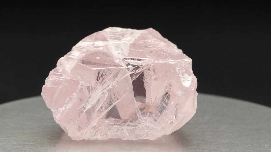 Чудо природы - розовые бриллианты неизменно вызывают лёгкий переполох в мире любителей драгоценных камней.-3
